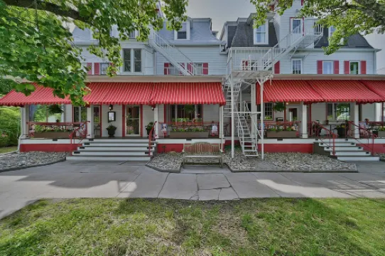 Tom Quick Inn Hotels in Milford