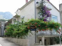 Apartment Lidija Hotels in Podgora