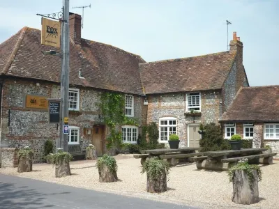 The Fox Goes Free Hotels in Charlton