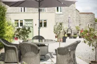 Withy Cottages Hotels in Langport