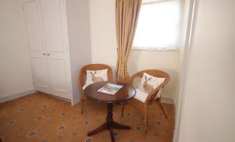 Inglestone House Guest House - Housity