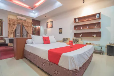RedDoorz Syariah Near Margahayu Raya Hotels in Buahbatu