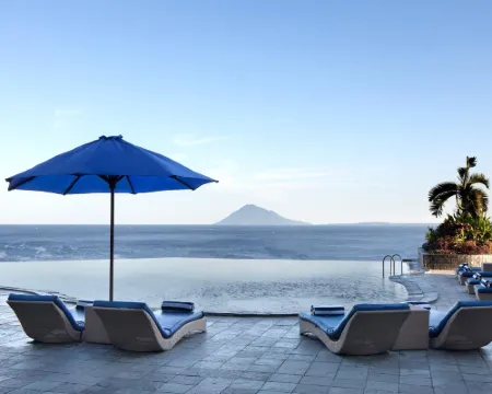 Aryaduta Manado Hotels in Manado