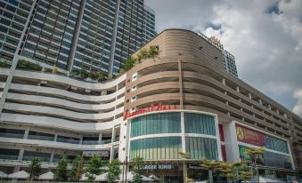 Amerin Mall & Suites