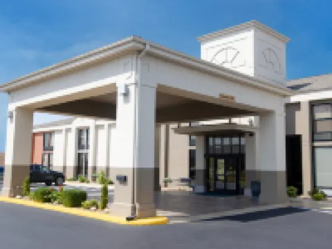 Holiday Inn Express 馬什菲爾德（斯普林菲爾德區） 馬什菲爾德酒店