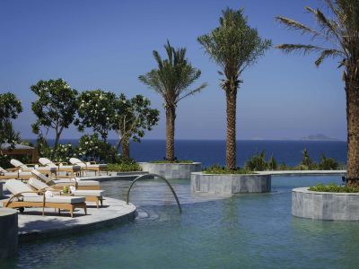 屋外プール モーベンピックリゾート カムランの写真