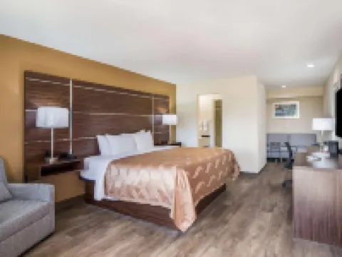 Quality Inn & Suites Hotels in Suffolk