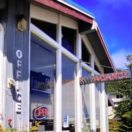 Curley's Resort & Dive Center