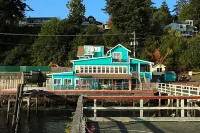 Nimpkish Hotel - parking