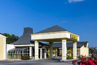 Super 8 by Wyndham McDonough GA Hotel di McDonough