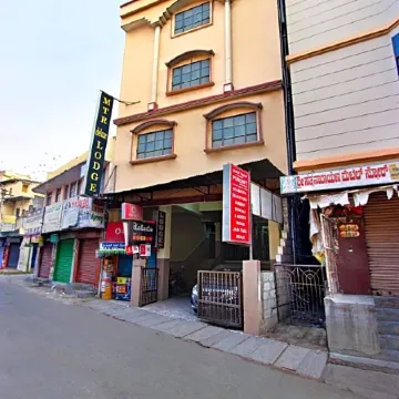 Mannars Deluxe Lodge