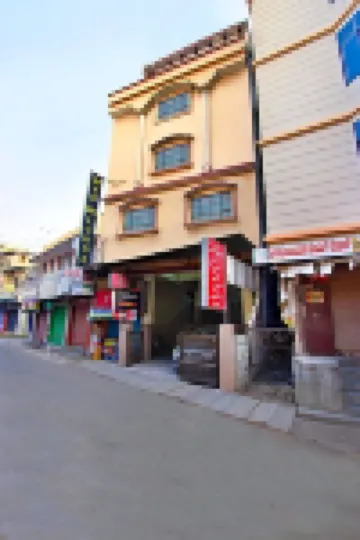 Mannars Deluxe Lodge