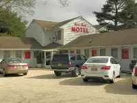 Twin Oaks Motel فنادق في Manasquan