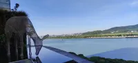 Explorer Riverview Suite Lodge（WUYI Square）
