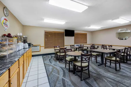 Super 8 by Wyndham Valentine NE Отели в г. Валентайн