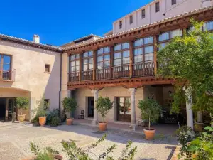 Casa del Armiño - Historic Boutique Hotel in Toledo Old Town