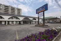Howard Johnson by Wyndham Downtown Kamloops - Motels