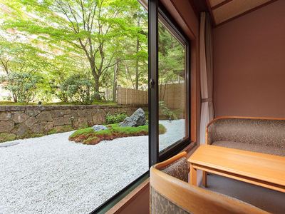 庭 第一滝本館の写真