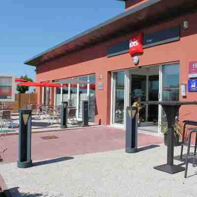 Ibis Albert Pays de Somme Hotel Exterior