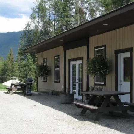 Evergreen Motel