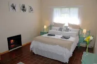 Sycamore Avenue Treehouses & Cottages Accommodation Hotel di Indlovu DC