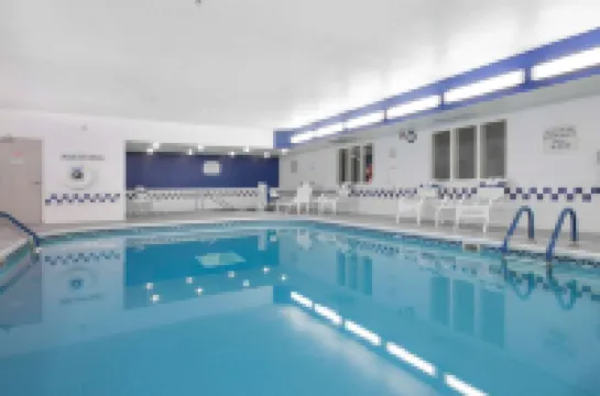 Baymont by Wyndham Coon Rapids