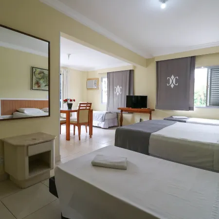 Charme Hotel Guarujá Frente Mar Отели рядом с достопримечательностью «Пляж Энсеада»