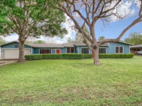 Zipp Away Ld 728 3 Bedroom Home by RedAwning Hotels in Selma