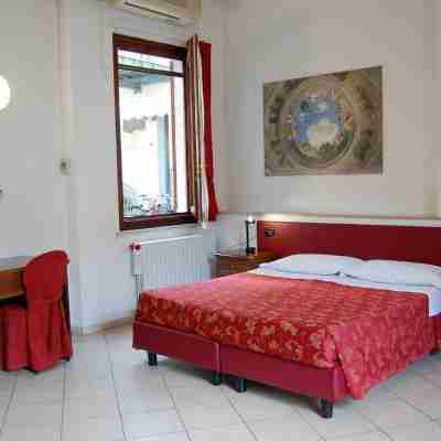 Hotel Mantegna Stazione Rooms