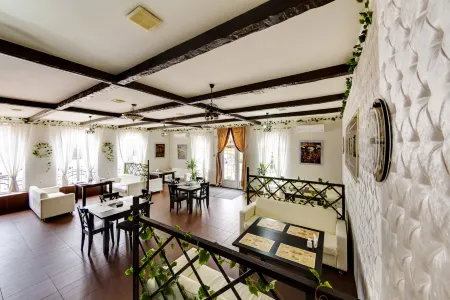 Мартон Пашковский Отели рядом с достопримечательностью «45 параллель»