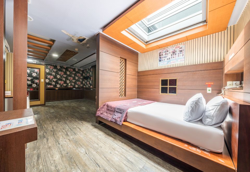 Gwangju Chungjangro Enter Hotel - Housity