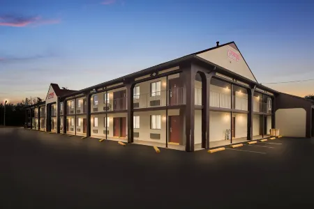 Red Roof Inn Crossville Отели в г. Камберленд