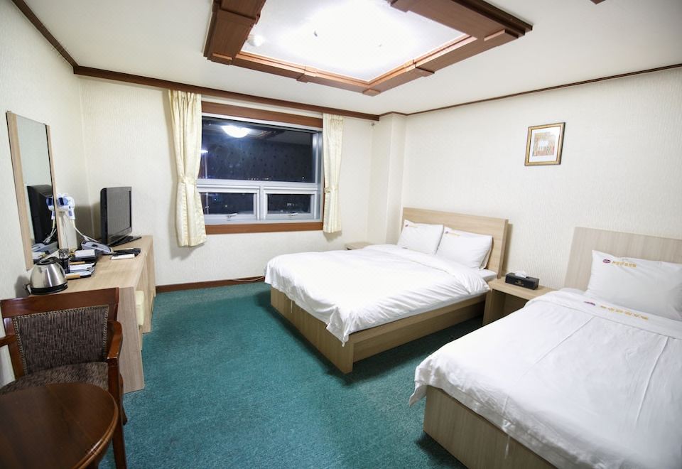 Tongyeong Tourist Hotel