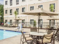 Staybridge Suites JACKSONVILLE-CAMP LEJEUNE AREA by IHG Ξενοδοχεία στην πόλη Onslow County