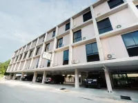 梭桃邑9號精品酒店 鄰近梭桃邑海軍基地（Sattahip Naval Base）的酒店