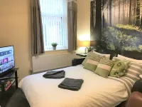 Welcoming Spacious 2-Bedroom House in St Helens Hotels near Rainford