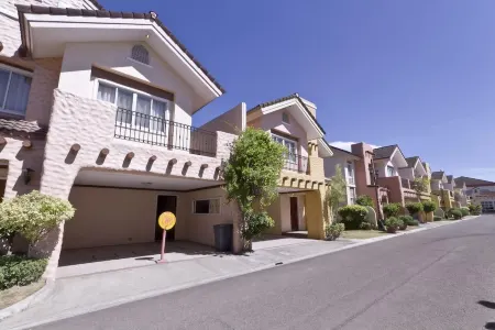 Crown Regency Suites Mactan Отели в г. Себу