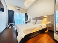 The Elopura Hotel Hotel dekat Parish of St Michael & All Angels