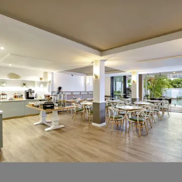 Mercure Cairns Отели в г. Кэрнс