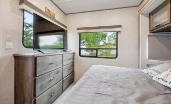 Lakeside Retreat on Neely Henry Lake 1 Bedroom Villa by RedAwning