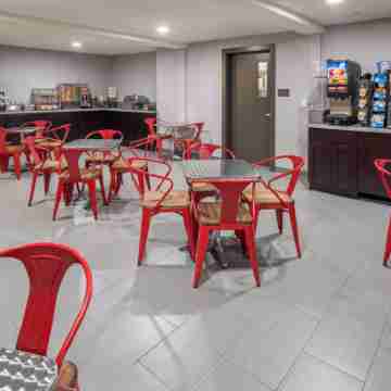 Red Lion Inn & Suites Everett Dining/Meeting Rooms