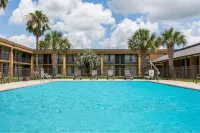 Days Inn & Suites by Wyndham Jennings Hotels in Jennings