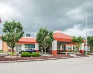 Quality Inn & Suites Kansas City I-435N Near Sports Complex Hotels near Kansas City Zoo & Aquarium
