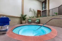 Wyndham Visalia - Hot Tub