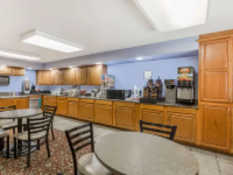 Super 8 by Wyndham Manhattan KS Hoteles en Manhattan