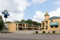 Days Inn by Wyndham Nashville Saint Thomas West Hospital - Bãi đậu xe