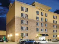 La Quinta Inn & Suites by Wyndham Brooklyn Downtown Các khách sạn gần Công viên Kahuna Laguna