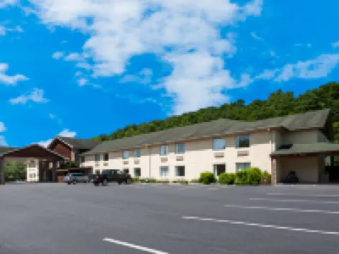 SureStay Plus Hotel by Best Western Berkeley Springs Hotels in Morgan County
