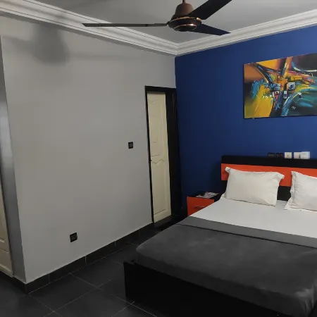 Standard Double Bed in Royal Blue Guest House and Bar Отели в г. Гольф