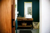 Ti Lakaz an Apartment with Garden Near the Sea - 2 ดาว